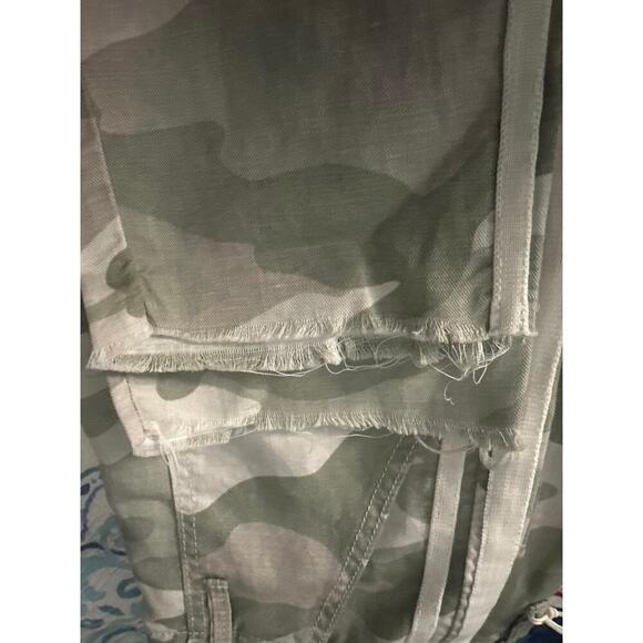 MOTHER The Shaker Chop Crop Fray Desert Camo Pants Size 23 Ankle Straight - Picture 9 of 9